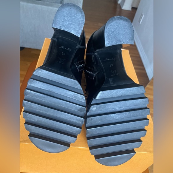 Louis Vuitton - Star Trail - Black Patent Leather Ankle Boots - Picture 9 of 16